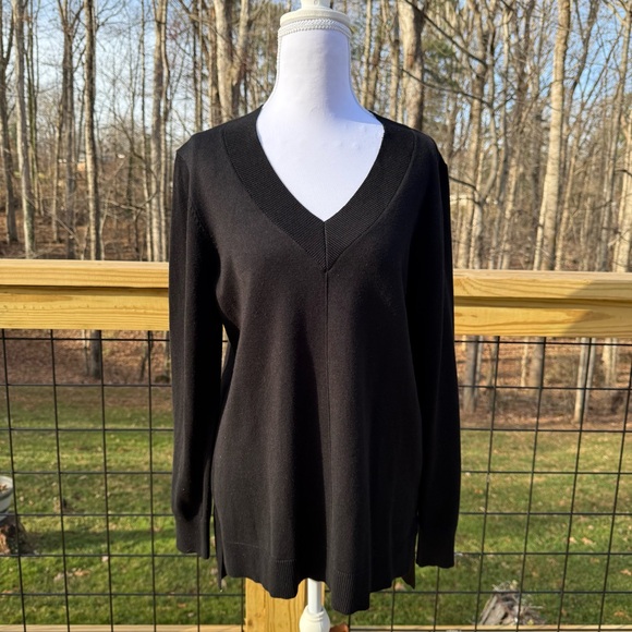 Cable & Gauge Tops - Women's Cable & Gauge Black V-Neck Sweater